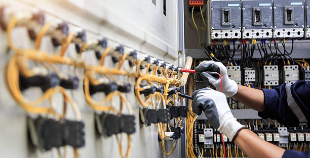 Professional Electrician technician working in Lake Winnebago, MO